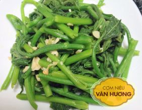 Ngọn bí xào tỏi