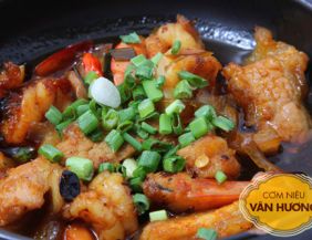 Tôm thịt kho tộ